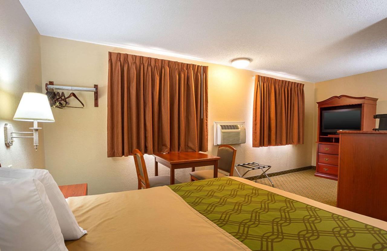 Rodeway Inn & Suites Карни Экстерьер фото