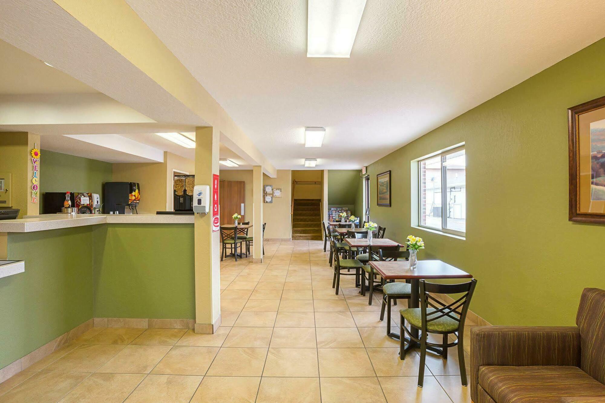 Rodeway Inn & Suites Карни Экстерьер фото