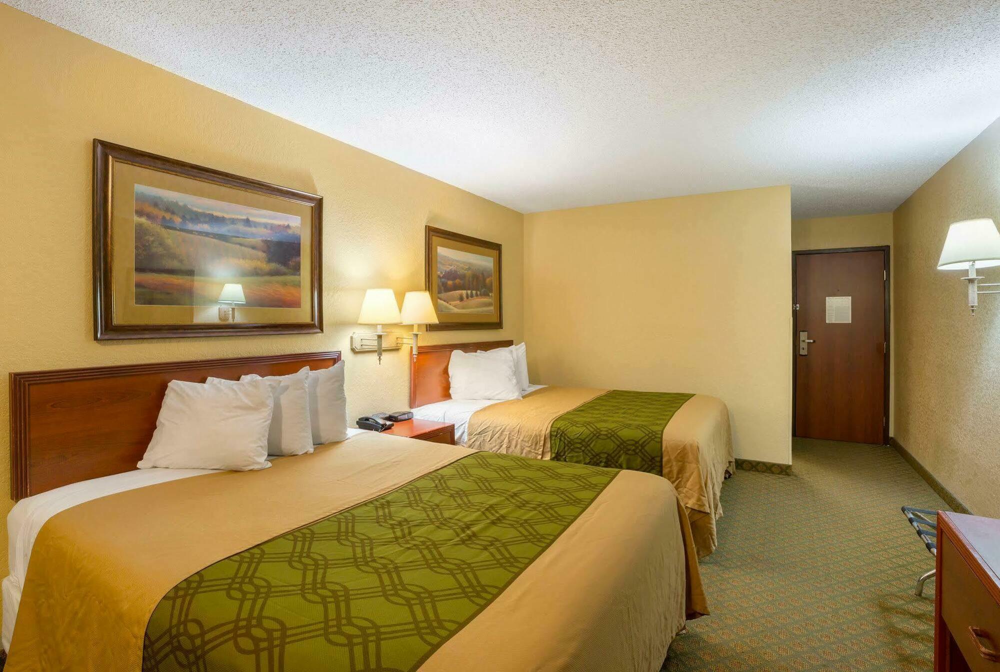 Rodeway Inn & Suites Карни Экстерьер фото